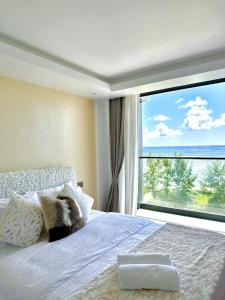 Lazzlla Beachfront Oceanfront Apartments