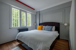 Bosphorus View with Two Bedrooms in Cihangir