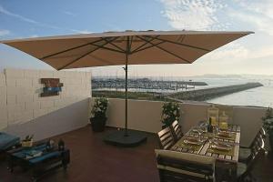 Gran terraza sobre el mar en casco urbano Vilanova