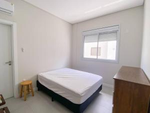 Apto encantador, prédio novo com piscina - 0116