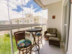 Apto encantador, prédio novo com piscina - 0116