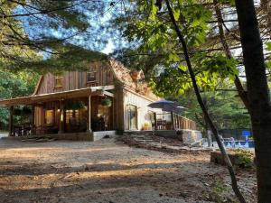 Secluded with Hot tub, Pool table, Arcade, Fishing andTheater Room