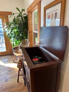 Secluded with Hot tub, Pool table, Arcade, Fishing andTheater Room