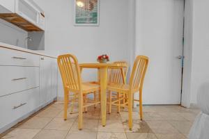 Relaxing City Getaway 1BR, Sleeps 4, Sun Deck