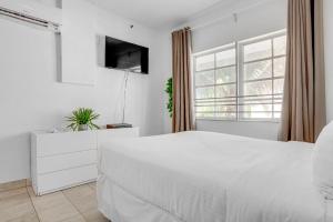 Relaxing City Getaway 1BR, Sleeps 4, Sun Deck