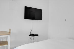 South Beach Chic Studio Retreat sleeps 4