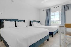 South Beach Chic Studio Retreat sleeps 4