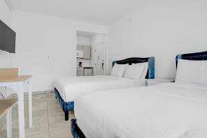 South Beach Chic Studio Retreat sleeps 4