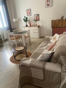 Laura ,Cœur de ville, port et plages la Ciotat