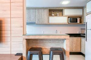 Amplo apartamento com 2 suítes na praia - 0118