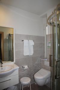 Double or Twin Room with Balcony and Lake and Mountain View