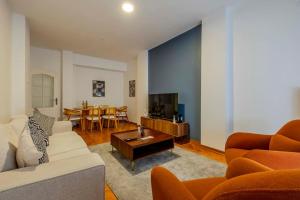 3-Bedroom Apartment with Balcony