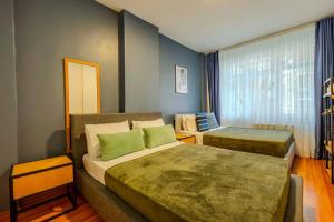 3-Bedroom Apartment with Balcony