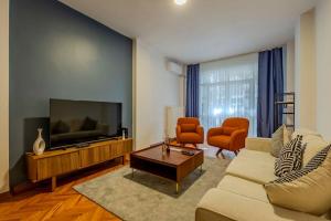 3-Bedroom Apartment with Balcony