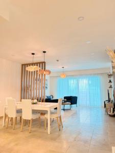 Apartment with pool and ocean view in Punta Palmera