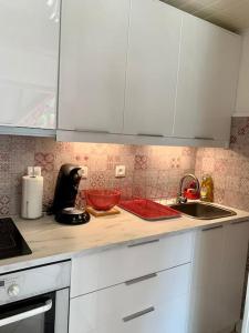 Maison champêtre avec vue sur un étang