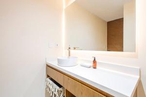 Stunning 2 bd Mistiq PH rooftop private pool