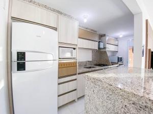 Apto amplo para Férias na Praia Palmas - 0122