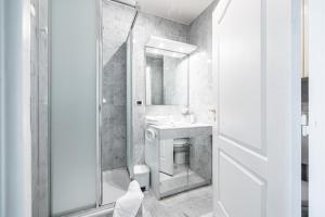 Victoria Bergamote Attic - Happy Rentals