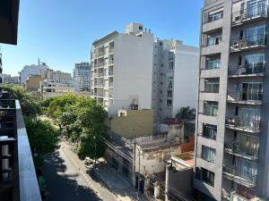 Excelente dto nuevo Almagro 2 ambientes a 100 mts del hospital Italia Ubicado en calle tranquila Hasta 4 personas