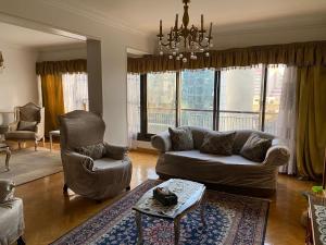 شقة على شارع التحرير اطلالة جزئية على النيل