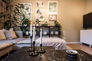 Rivitalokoti joen rannalla