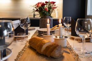 Rivitalokoti joen rannalla