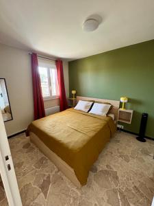 T2 coloré proche mer terrasse parking