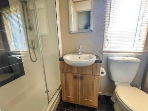 4 Berth Caravan With Decking And Wifi At Carlton Meres In Suffolk Ref 60010K