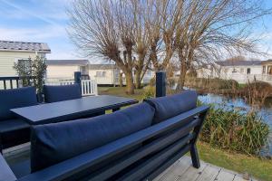 Stunning 6 Berth Lodge With Decking At Manor Park In Hunstanton Ref 23064K