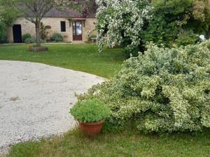 Maisons de vacances Maison de campagne avec jardin, proche de Lalinde, cheminee, ideal pour decouvrir le Perigord - FR-1-616-21 : Maison de Vacances (5 Adultes)
