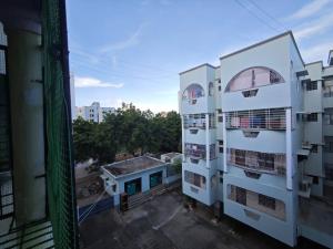 House-of-G 3bhk newly painted flat in AVA road Rajahmundry