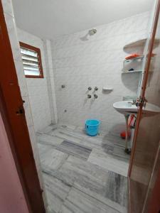 House-of-G 3bhk newly painted flat in AVA road Rajahmundry