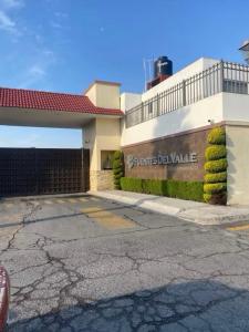 Casa amplia en fraccionamiento tranquilo