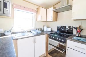 Brilliant 8 Berth Caravan Near Walton-On-The-Naze In Essex - 17023Nm
