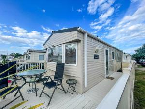 Lovely Caravan For Hire Nearby Scratby Beach In Norfolk Ref 50045L