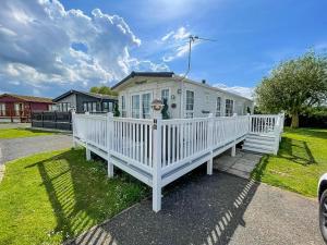 Beautiful Caravan At Manor Park In Hunstanton Beach, Norfolk Ref 23026H