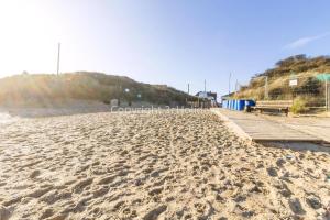 Seaside Cottage In Beautiful Hemsby, Norfolk By The Beach Ref 99007J