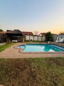 Grey shade - 弗里尼欣