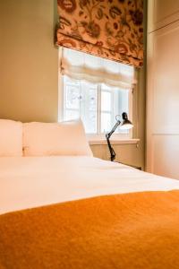 Elegant Central London Flat with Stylish Decor