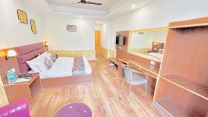 Ocean Inn & Meadows Inn ! Couple Friendly ! Family Hotel ! Walking Distance From Mall Road