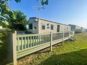 Wonderful 6 Berth Caravan With Decking River Views At Heacham Beach Ref 21003A - Heacham