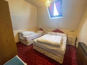 Seaside Holiday Cottage By The Beach In Beautiful Hemsby, Norfolk Ref 99006J