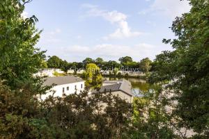 Stunning Lodge With Decking At Oaklands Holiday Park In Essex Ref 39017Rw