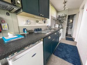 Lovely 4 Berth Chalet In The Coastal Village Of Heacham, Ref 92018Cs