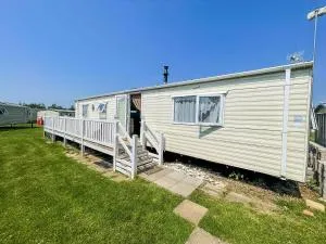 Caravan With Large Decking At Coopers Beach Holiday Park Ref 49036Ts - 科尔切斯特