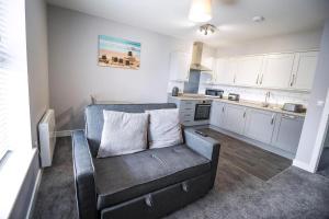 Brilliant 4 Berth Seaside Apartment In Great Yarmouth, Norfolk Ref 99005S