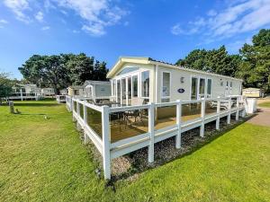 Stunning Lodge With A Lake View At A Haven Holiday Park In Norfolk Ref 11003Pl