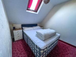 Seaside Cottage In Beautiful Hemsby, Norfolk By The Beach Ref 99007J