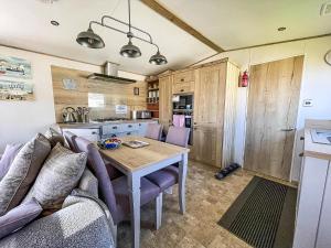 Stunning Caravan Full Sea Views At Broadland Sands Holiday Park Ref 20285Bs